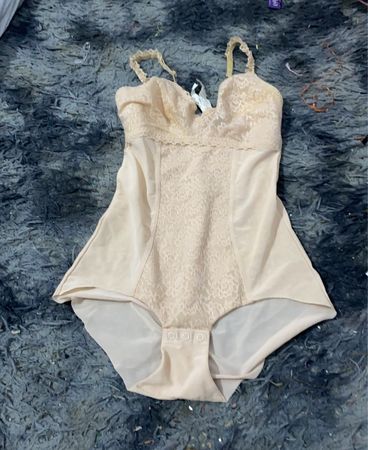 Bodysuit mit Spitzen Details