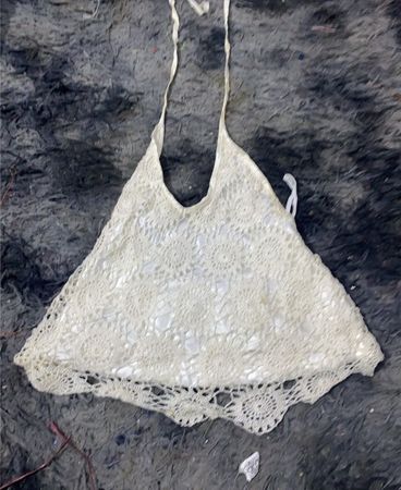 Weißes Häkel-Haltertop