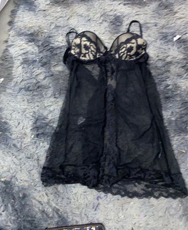 Schwarzes Spitzen-Babydoll-Lingerie