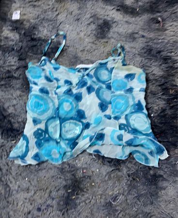 Blaues Blumenmuster Top