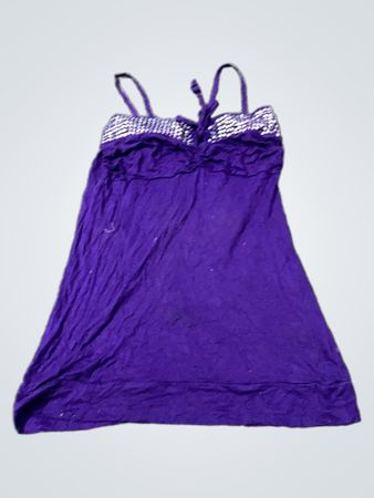 Lila Spaghetti-Trägerkleid