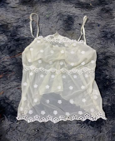 Weiße durchsichtige Blumen-Tanktops