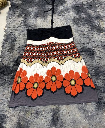 Frauen-Haltertop mit Blumenmuster