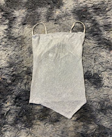Funkelndes silbernes asymmetrisches Tanktop