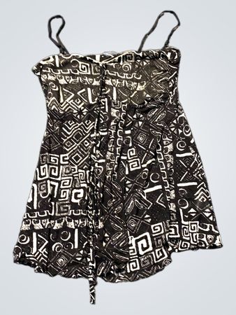 Schwarz-weißer gemusterter Kleid