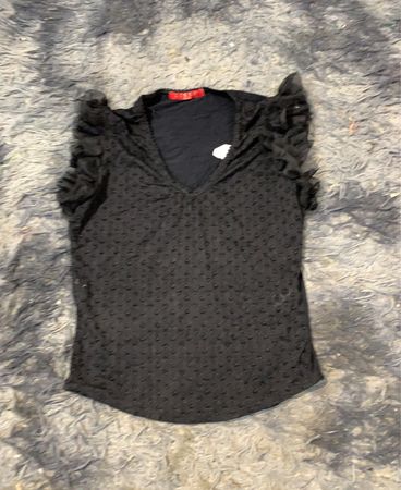 LISSA PARIS Schwarzes Top mit Rüschensleeves und V-Ausschnitt