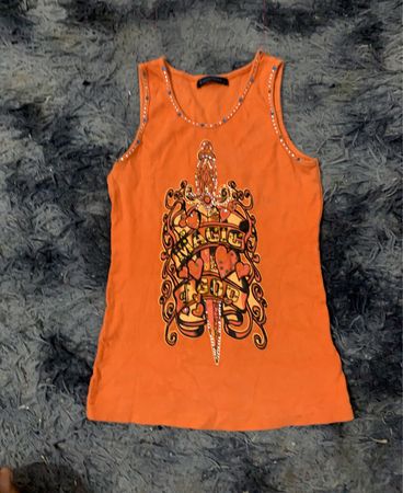 Orangenes Tanktop mit "Magic"-Grafik