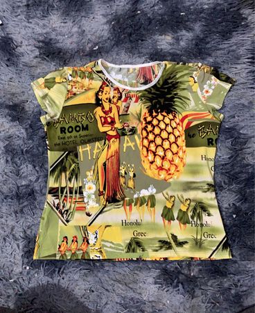 Bamboo Room Honolulu Glee Hawaiian Print T-Shirt
