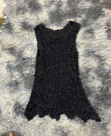 Schwarzes Spitzenkleid