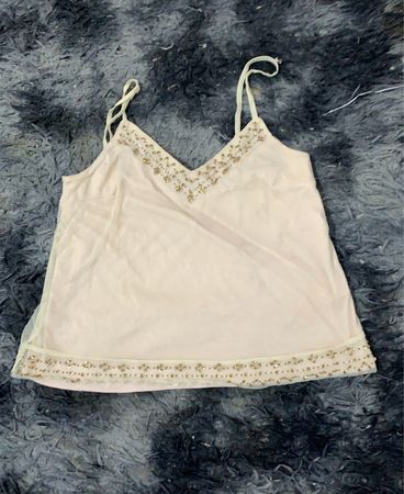 Mit Perlen besetztes Top