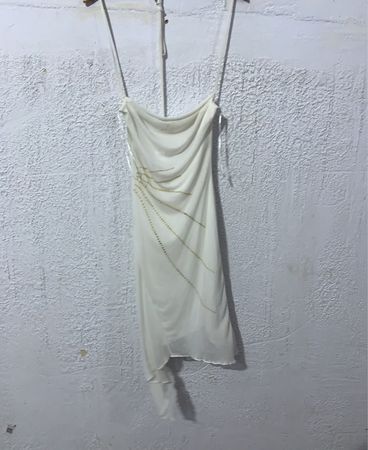  Weißes transparenter Halterkleid mit Verzierungen