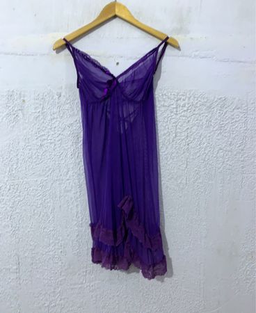 Purple Sheer Babydoll mit Rüschendetails