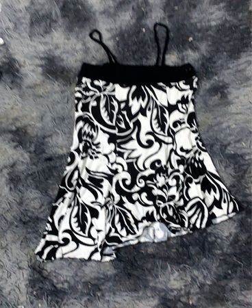 Schwarz-weiß gemusterte Blüten-Camisole