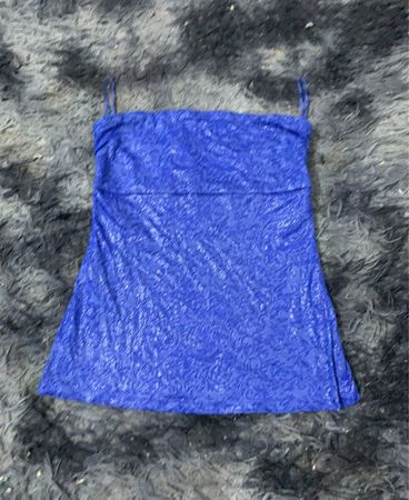 Blaues strukturiertes Mini-Kleid