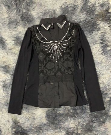 Schwarzes verziertes Langarmshirt