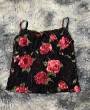 Schwarze Spitzen-Camisole mit floralen Mustern