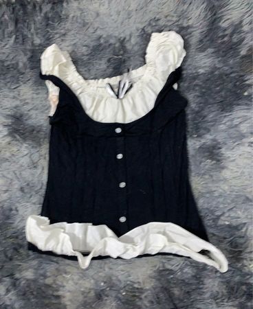 Schwarz und Weiß Rüschenshirt