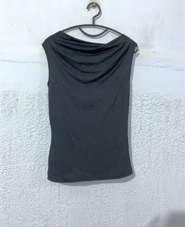 Schwarzes ärmelloses Top
