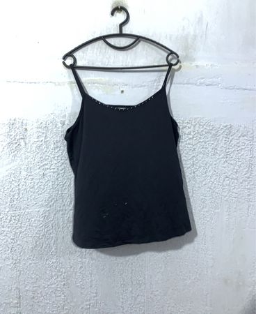 2.Biz Schwarzes Cami-Top mit Nieten
