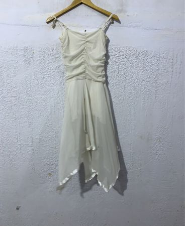 Gerüschtes Trägerkleid