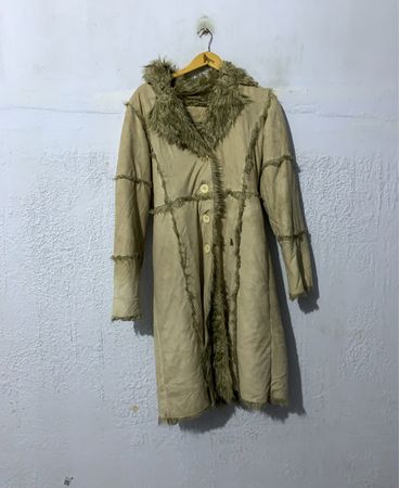 Beige faux fur trim coat