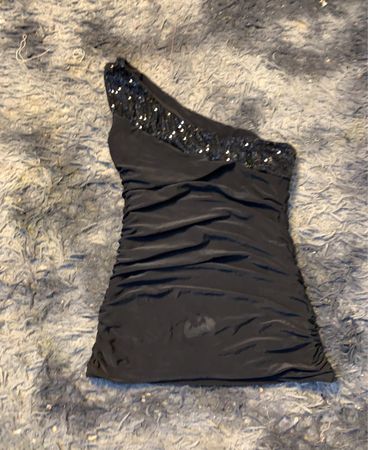 One-Shoulder-Raffkleid mit Pailletten