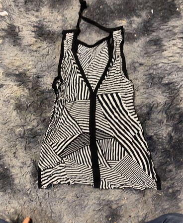 Schwarz-weiß gestreifter Neckholder-Top