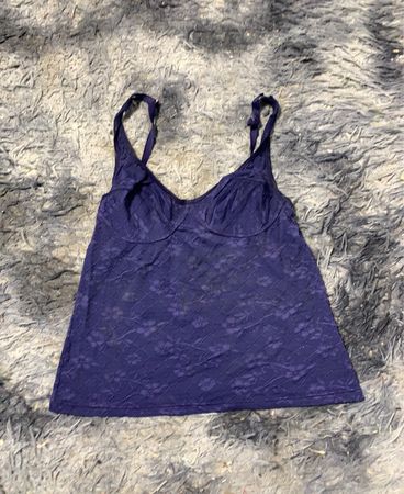 Lila Spitzen-Camisole