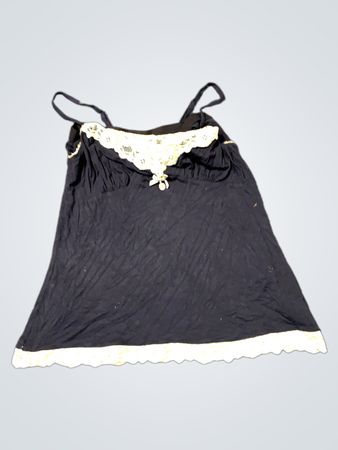 Navy-Top mit weißen Spitzenrand