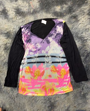 Langarm-V-Ausschnitt-T-Shirt mit floralem und abstraktem Druck
