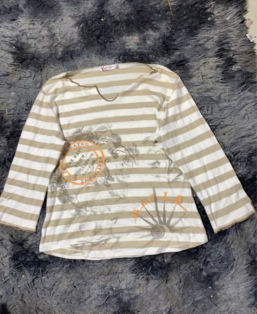 Gestreiftes Langarmshirt mit Grafikdruck