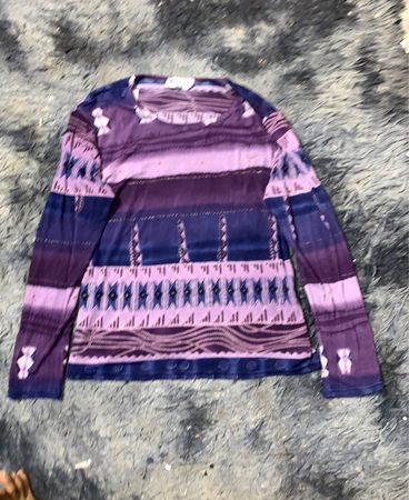 Lila Batik-Langarmshirt mit Bärenmuster