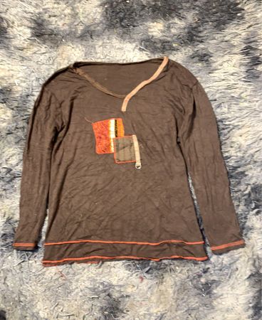 Braun langärmliges Hemd mit Patchwork-Detail