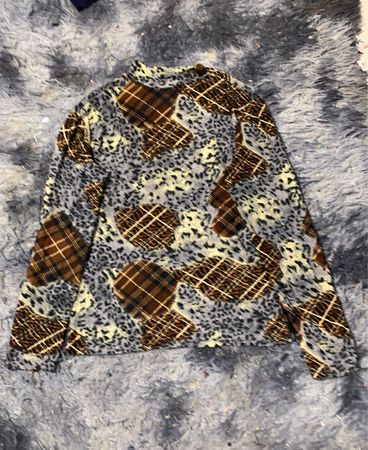 Langarm-Mock-Neck-Top mit gemischtem Druck