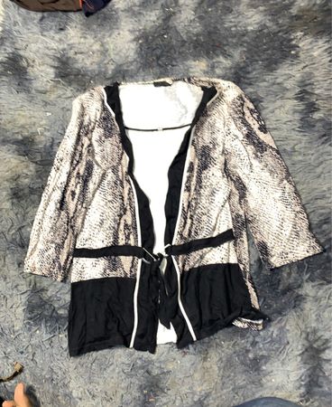 Frauen Kimonojacke im Schlangenprint-Stil