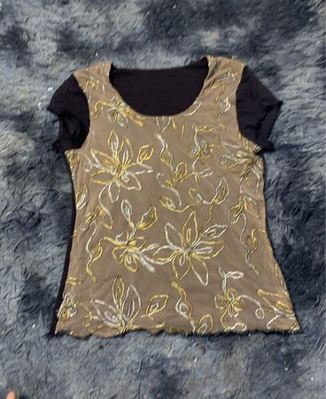 Damen-T-Shirt mit floraler Stickerei