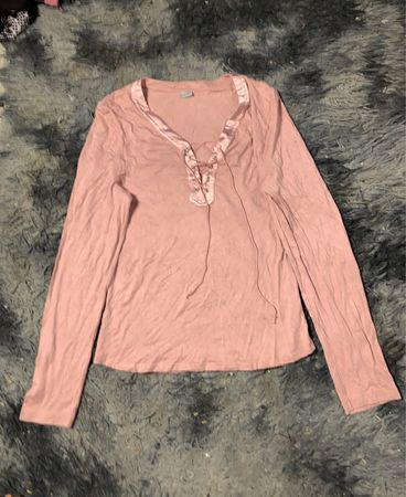 Rosa Langarm-Spitzenshirt