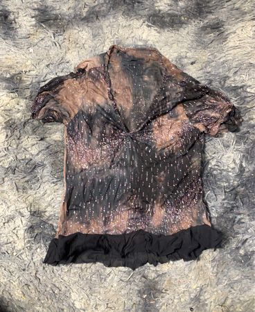 Transparente Bluse mit Rüschensaum