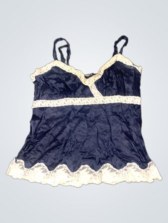 Navyblaues Top mit weißen Spitzenbesatz