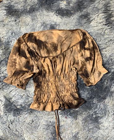 Braune Batik-Schürzenbluse mit Kordelzug