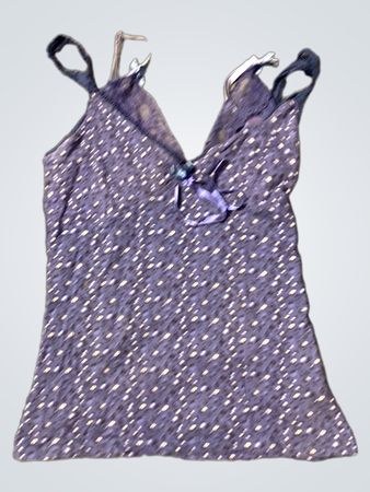Lila Blumenmuster-Top