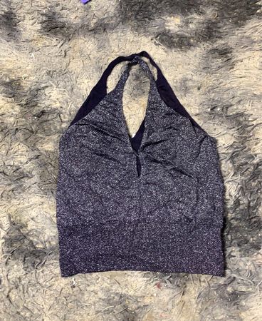 Glänzendes Trägershirt