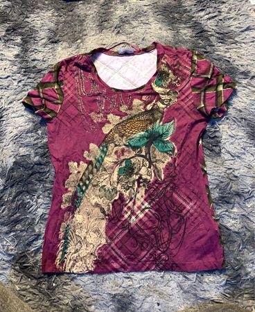 Lila T-Shirt mit Pfau- und Blumenmuster