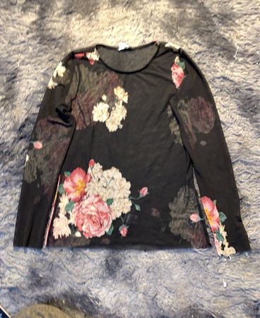 Schwarzes Netz mit Blumenmuster Langarmshirt