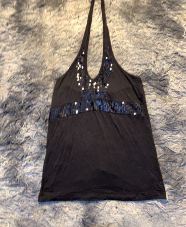 Schwarzes Neckholder-Top mit Pailletten