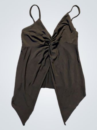 Schwarze Knoten-Front-Camisole