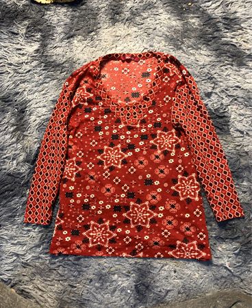 Rote langärmlige Tunika mit floralem und geometrischem Druck