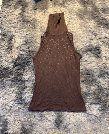 Ärmelloses Rollkragenoberteil mit Rhinestones