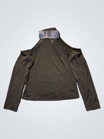 Schwarzes Kalt-Schulter-Mock-Neck-Oberteil mit verziertem Kragen