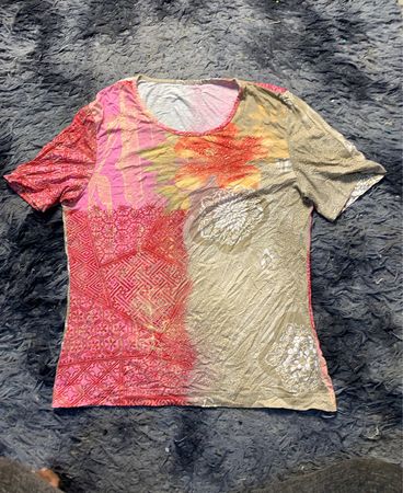 T-Shirt mit abstraktem Druck